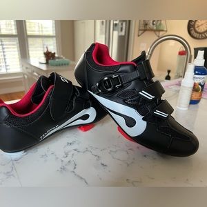Women's Peloton Cycling Shoes (size 41)
